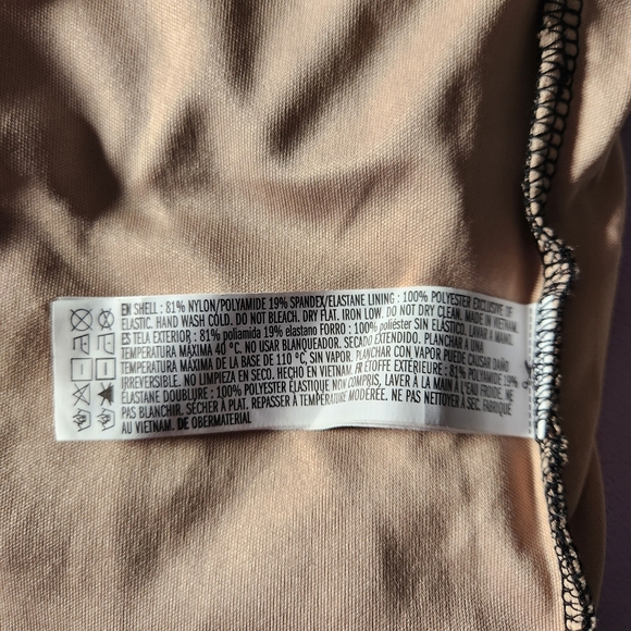 Forever 21 Mesh Black and Nude Corset Style Top Size M NWT - Picture 10 of 10